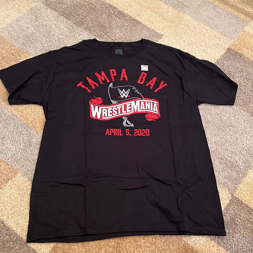 Brand new large WWE tampa bay wrestlemania t-shirt